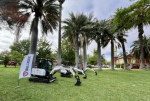 miniexcavadoras Bullrock chile en exposición en San Fernando